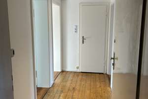 Altbau-Charme im Herzen von Göggingen: Stilvolle 3-Zimmer-Wohnung mit Balkon und EBK  – Bergstraße 6, 86199 Göggingen-Nordwest, Augsburg – Vorschaubild 2