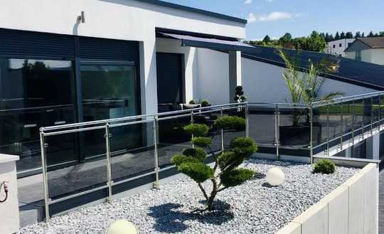 Luxuriöses Einfamilienhaus mit Gewerbehalle am Rande von Gomaringen