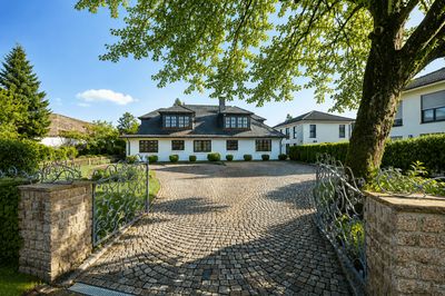 Großzügige Villa mit besonderem Wohnpotenzial