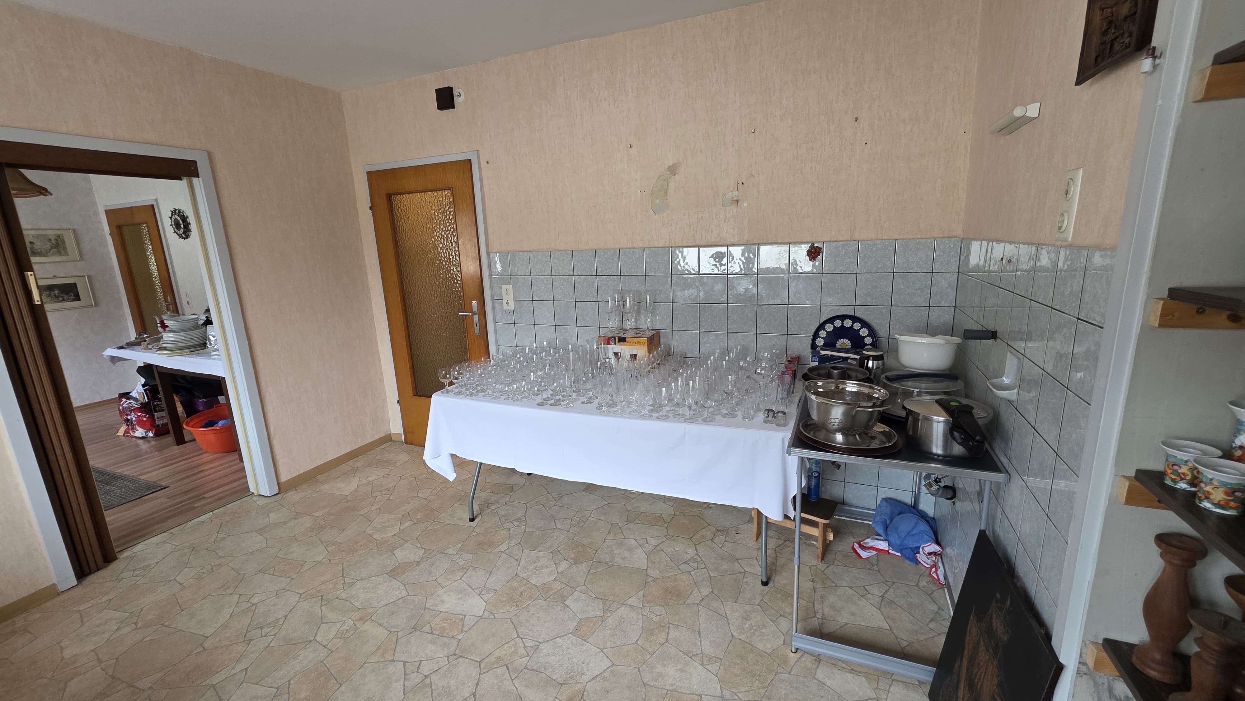 Immobilie in Philippsburg - 1-2 Familienhaus mit gutem Raumangebot und großen Garagentrakt der ideal für Hobbyhandwerker ist - Bild 4