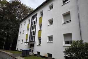 ab sofort: helle, gut geschnittene 3ZKB Wohnung mit Balkon und Kellerraum – Wittgensteiner Str. 110, 57072 Siegen-Wittgenstein (Kreis) – Vorschaubild 1