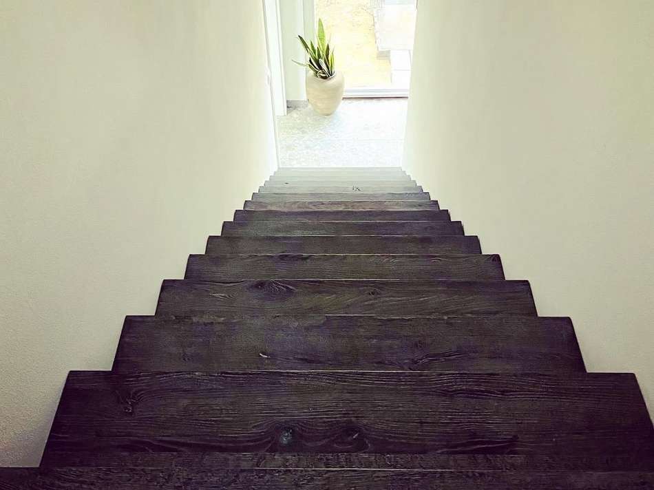 Treppe in geflammter Eiche