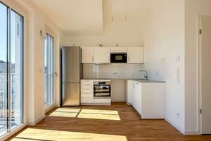 Kompakte 2 Zimmerwohnung nah Mierendorffplatz - Weitblick aus dem 4. Obergeschoss – Osnabrücker Straße 27, 10589 Charlottenburg, Berlin – Vorschaubild 2