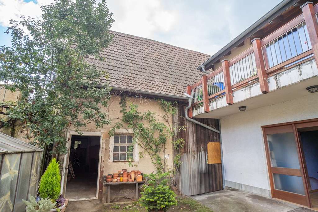 Immobilie in Nußloch - Zweifamilienhaus mit barrierefreiem Anbau, großem Innenhof, Scheune und 2 Balkonen - Bild 4