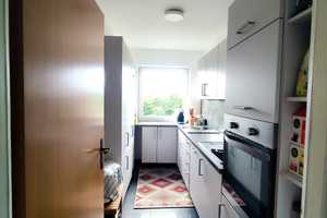 Exklusive 4-Zimmer-Wohnung in Augsburg (Einbauküche+Ideal für große Familie & Pendler) – Stettiner Straße 3, 86167 Augsburg – Vorschaubild 3