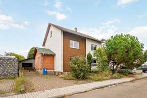 Charmantes Ein- bis Zweifamilienhaus mit großem Garten in Graben-Neudorf – Die vollständige Adresse der Immobilie erhältst du vom Anbieter., 76676 Graben-Neudorf – Vorschaubild 1