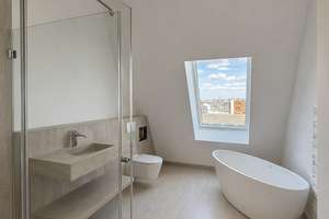 Traumwohnung im 5. OG - modernisierter Altbau mit Aufzug, Balkon, A+ Energieklasse und Einbauküche – Die vollständige Adresse der Immobilie erhältst du vom Anbieter., 12163 Steglitz, Berlin – Vorschaubild 1
