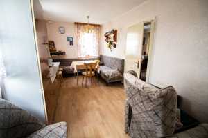 Zweigeschossiges Einfamilienhaus mit Scheune, Nebengelass und Weideflächen in Leutenberg / Hirzbach – Hirzbach 18, 7338 Saalfeld-Rudolstadt (Kreis) – Vorschaubild 5