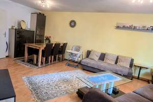 Ausgestattete 3-Zimmer-Wohnung in Top-Lage mit Duplex-Garage & Einbauküche