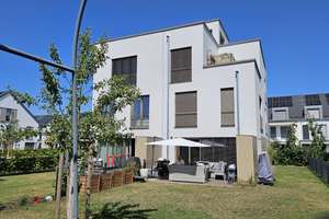 Außergewöhnlicher Neubau, 6-Zimmer-Doppelhaushälfte 3 Terrassen