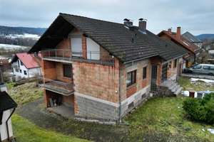 Großzügiges Wohnhaus mit Einliegerwohnung und Ausbaupotenzial – Die vollständige Adresse der Immobilie erhältst du vom Anbieter., 63599 Biebergemünd – Vorschaubild 2