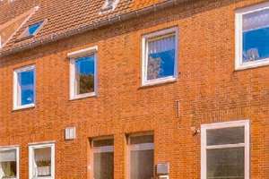 3-Familienhaus / Mehrgenerationenhaus  in Wilhelmshaven - nur ca. 5 min. zu Fuß bis zur Nordsee – Die vollständige Adresse der Immobilie erhältst du vom Anbieter., 26388 Voslapp, Wilhelmshaven – Vorschaubild 1