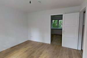 Ruhig aber modern: Lichtdurchflutete 2-Zimmer-Erdgeschosswohnung mit gemütlichem Ambiente – Wangeroogestr. 6, 26954 Nordenham – Vorschaubild 2