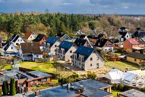 Wintergarten inklusive! KfW-40-Doppelhaushälfte in 
Sereetz mit Garten, PV, Wärmepumpe & Wallbox – Die vollständige Adresse der Immobilie erhältst du vom Anbieter., 23611 Bad Schwartau – Vorschaubild 4