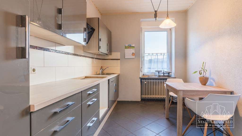 Immobilie in Fischbach bei Dahn - ZFH mit Gewerbemöglichkeiten, Werkstatthallen und großem Hof in zentraler Lage von Fischbach - Bild 4