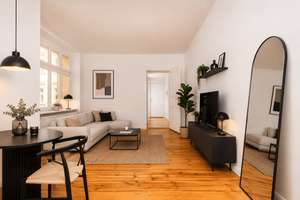 Charmante Altbauwohnung im Herzen des Prenzlauer Bergs – sofort bezugsfrei! – Rykestraße 45, 10405 Prenzlauer Berg, Berlin – Vorschaubild 1