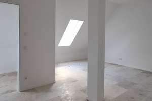 3 Zimmer mit Galerie- Maisonnette mit Aufzug, EBK, Fussbodenh. Naturstein, 2 Bäder! – Stieglitzring 1D, 38642 Goslar – Vorschaubild 12