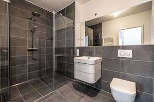 Unique Wohnung am See mit 4 Zimmern, 2 Bädern und Südbalkon mit unverbaubarem Seeblick! – Am Albertussee 41, 40549 Heerdt, Düsseldorf – Vorschaubild 5