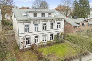 Stadtvilla mit Charme, vielen Nutzungsmöglichkeiten & schönem Garten in guter Lage – Die vollständige Adresse der Immobilie erhältst du vom Anbieter., 23611 Bad Schwartau – Vorschaubild 1