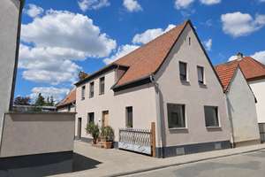 Großzügiges Wohnanwesen mit Halle, Hof und Garten in Bobenheim-Roxheim