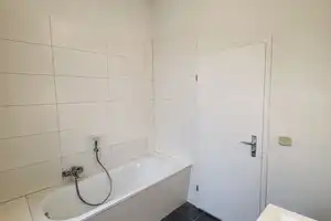Geschmackvolle und geräumige 3-Raumwohnung + große Wohnküche + Parkplatzanmiet. mögl. + EBK-Option! – Alt Salbke 69, 39112 Magdeburg – Vorschaubild 13
