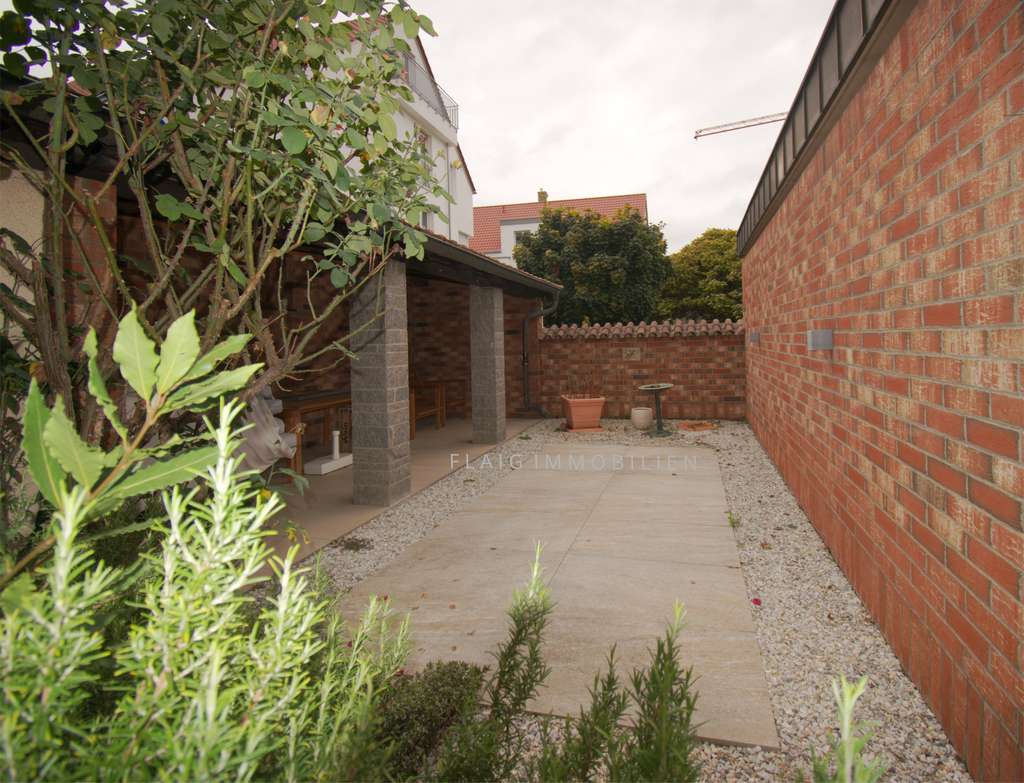 Immobilie in Mutterstadt - Flexibles Einfamilienhaus mit Praxis-/Bürooption in Mutterstadt - Bild 2