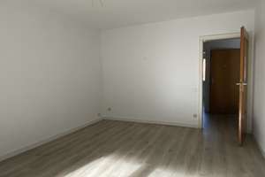 Gepflegte 2 Zimmer-Whg Einbauküche, Bad, Abstellraum, Balkon, Keller, Waschraum  – Dixbäume 25, 45257 Kupferdreh, Essen – Vorschaubild 12