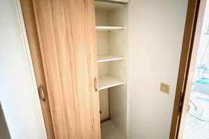 60 m², 2 Zimmer mit Terrasse und offener Küche – Wegenerstr. 7, 10713 Wilmersdorf, Berlin – Vorschaubild 9