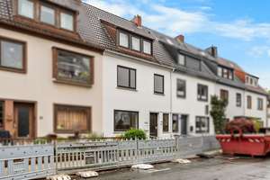 Großzügiges Reihenmittelhaus mit viel Platz und Potential in familienfreundlicher Lage von Hastedt – Die vollständige Adresse der Immobilie erhältst du vom Anbieter., 28207 Hastedt, Bremen – Vorschaubild 2