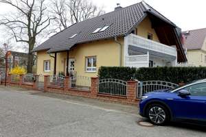 Außergewöhnlich großzügig – ein Haus, das Maßstäbe setzt – Die vollständige Adresse der Immobilie erhältst du vom Anbieter., 1968 Senftenberg – Vorschaubild 1