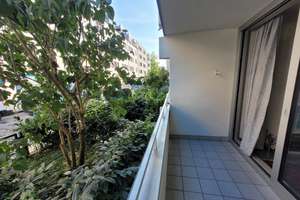 HELLE WOHNUNG MIT BALKON, SEP. KÜCHE UND DACHGARTEN