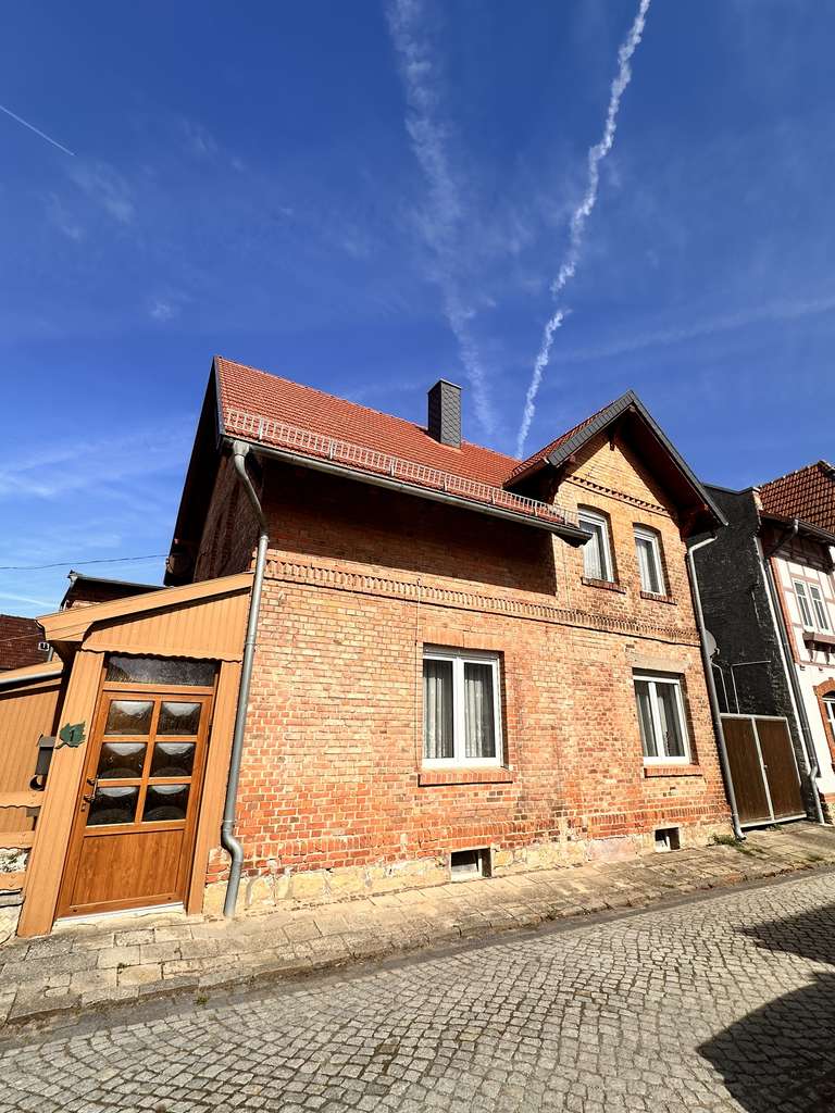 Immobilie in An der Schmücke - Gepflegtes Einfamilienhaus mit 6 Zimmern und Nebengelass für Hobby und Freizeit in Oberheldrungen - Bild 1