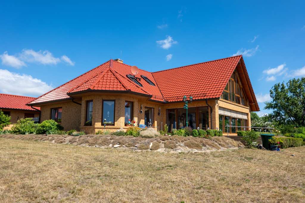 Immobilie in Grünow - ☆ ☆ ☆ ☆ ☆ Einfamiienhaus am See, großzügig und luxuriös, unweit von Prenzlau ☆ ☆ ☆ ☆ ☆ - Bild 0