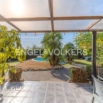 Exklusives Chalet mit Bergblick in Mutxamel, Costa Blanca