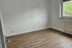 3 Zimmer-Wohnung, Erstbezug nach Renovierung, Eingehauster Balkon – Schnieglinger Straße 124, 90425 Westfriedhof, Nürnberg – Vorschaubild 2