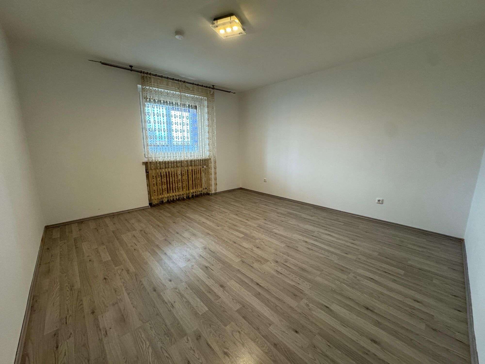 Immobilie in Trostberg - ***Attraktive Kapitalanlage: Vermietete 3-Zimmer-Wohnung mit Garage und Wintergarten*** - Bild 0