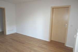 Schnell ANSCHAUEN und EINZIEHEN: Neuer schicker Laminatboden + Fensterbad + gemütlicher Balkon – Carl-von-Ossietzky-Str. 42b, 9126 Lutherviertel, Chemnitz – Vorschaubild 7