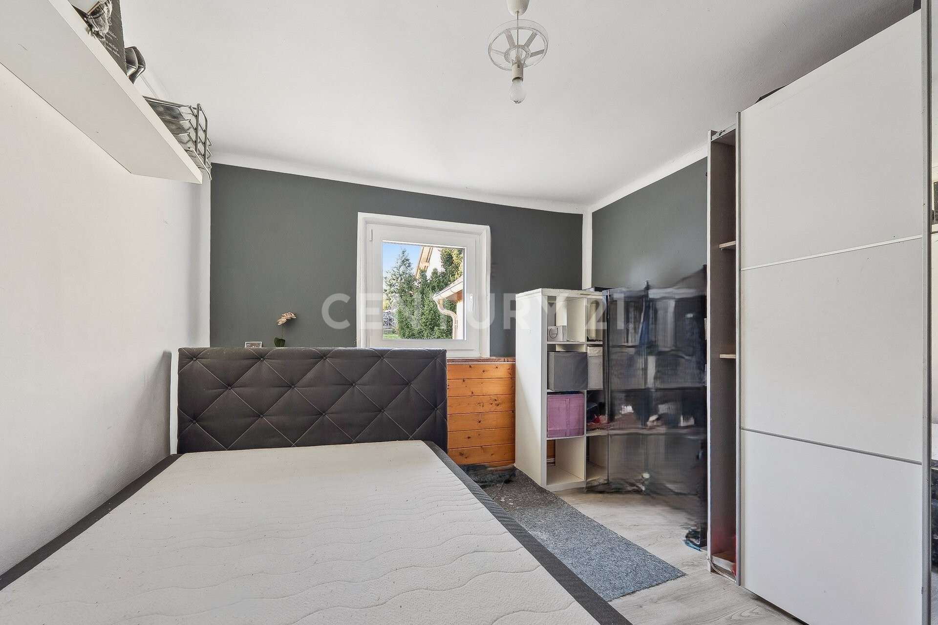 Immobilie in Roßtal - Wohntraum für Mehrgenerationen und Autoliebhaber - Bild 0