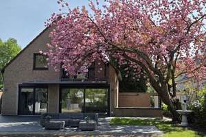 Kernsaniertes EFH bzw. 2 Familienhaus in Feldrandlage von Köln Lövenich !!!