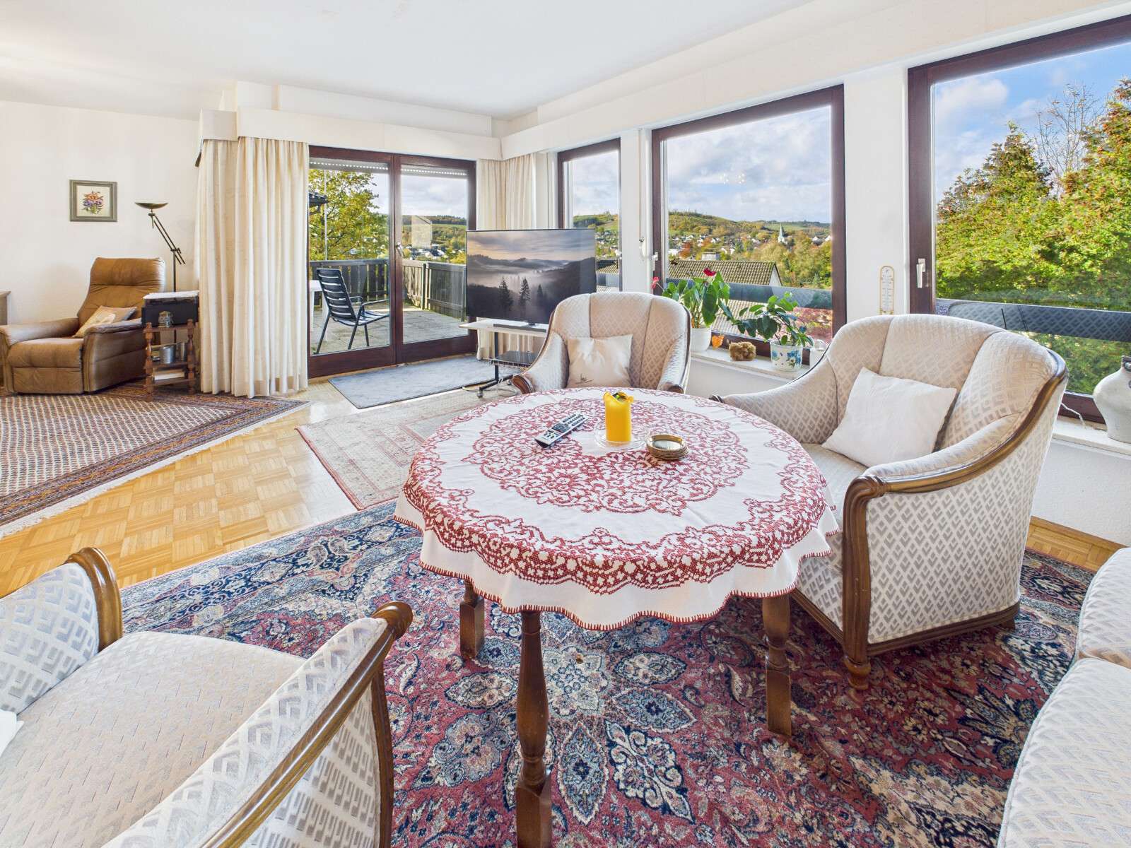 Immobilie in Herscheid - SCHADE IMMOBILIEN - Schönes Einfamilienhaus in perfekter Wohnlage von Herscheid! - Bild 0