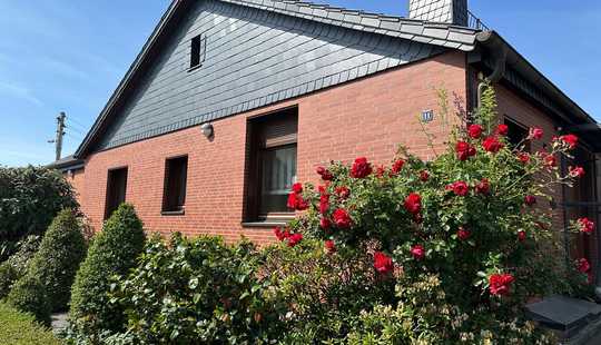 Bild von Einfamilienhaus mit Wintergarten, Garage und Carport in ruhiger Lage Watenbüttels
