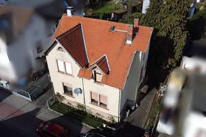 Oberursel-Bommersheim: Sanierungsbedürftiges Zweifamilienhaus in begehrter Lage zu verkaufen! – Die vollständige Adresse der Immobilie erhältst du vom Anbieter., 61440 Oberursel (Taunus) – Vorschaubild 1