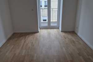 Helle großzügige 2-Zimmer-Wohnung mit Balkon – München – Vorschaubild 1