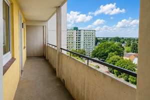 Über den Dächern von Lübeck – gepflegte 2,5-Zimmer-Wohnung mit Loggia und Weitblick – 23558 Buntekuh, Lübeck – Vorschaubild 2