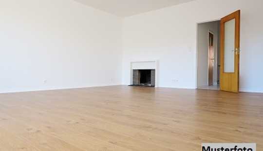 Bild von Einfamilien-Doppelhaushälfte, Garage, Stall und Schuppen - provisionsfrei