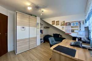 Exklusives Wohnen unterm Dach – DG-Wohnung mit Balkon, EBK & 3 Parkplätzen – Die vollständige Adresse der Immobilie erhältst du vom Anbieter., 70565 Dürrlewang, Stuttgart – Vorschaubild 8
