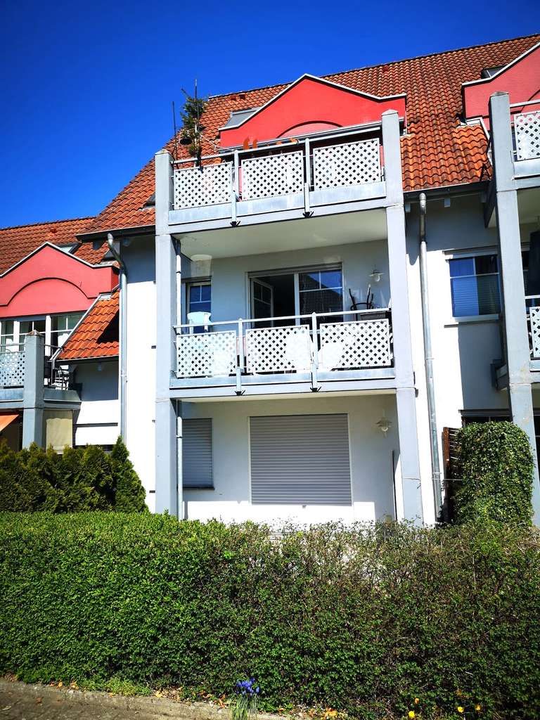 Immobilie in Meckenbeuren - Sofort beziehbare 1-Zi.-EG-Whg. mit schöner Südterrasse und eigenem Garten, EBK und TG-Platz - Bild 1