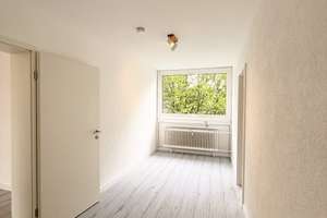 Sonnige 3,5 Zimmer mit Süd-Loggia *Aufzug *Panoramafenster *2x Home Office *Energiekl. E – Barbarossastraße 49, 41063 Gladbach, Mönchengladbach – Vorschaubild 9