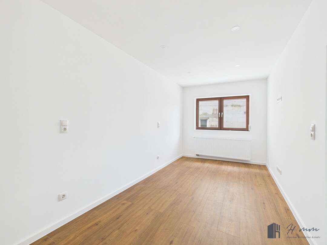 Immobilie in Rheinbrohl - Modernisiertes Reihenhaus in Rheinbrohl – Wohnen mit Rheinblick und Familienkomfort! - Bild 1