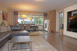 Ruhig gelegenes Einfamilienhaus mit Terrasse, Garage und Carport in Altötting – Hüttenberger Weg 20, 84503 Altötting – Vorschaubild 3